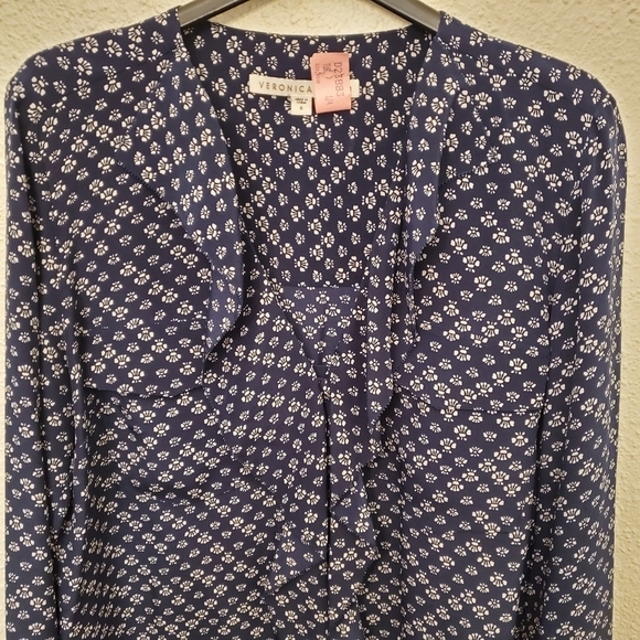 Veronica Beard Size 6 100% Silk Navy Blue Lotus Print Ruffle Blouse Dry Cleaned - Picture 3 of 14